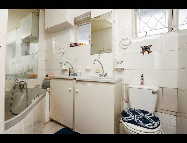 3 BEDROOM APARTMENT TO LET IN ESSENWOOD